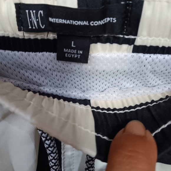 NWT I.N.C swim wear cream and black checkered size Large - Picture 2 of 5